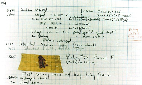 Primer bug informático documentado por Grace Murray Hopper en 1947, provocado por una polilla de dos pulgadas que estaba atrapada en un relé (#70, panel F) del Mark II
